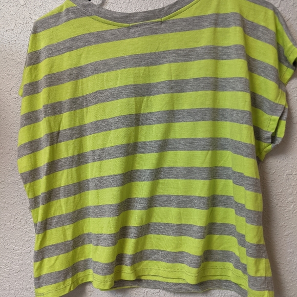 Forever 21 cropped tee - Picture 2 of 5